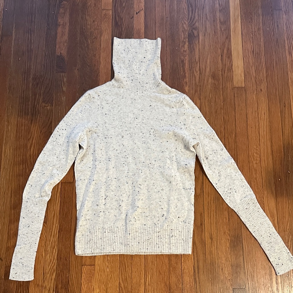 Speckled light grey Turtleneck cashmere sweater